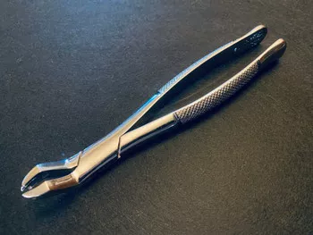 Hu-Friedy 53R Extraction Forceps