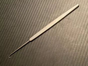 V. Mueller RH1100 Straight's Single Tenaculum